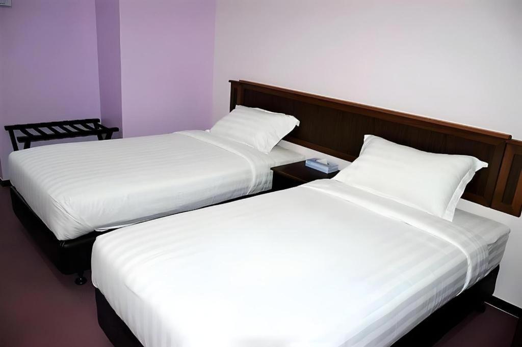 Id Hotel Yayasan Segamat Eksteriør billede